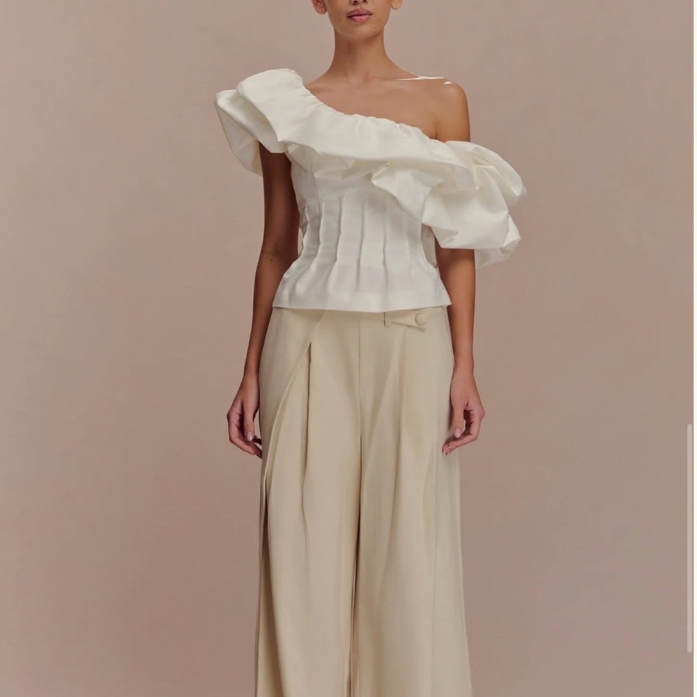 One-Shoulder Bubble Top